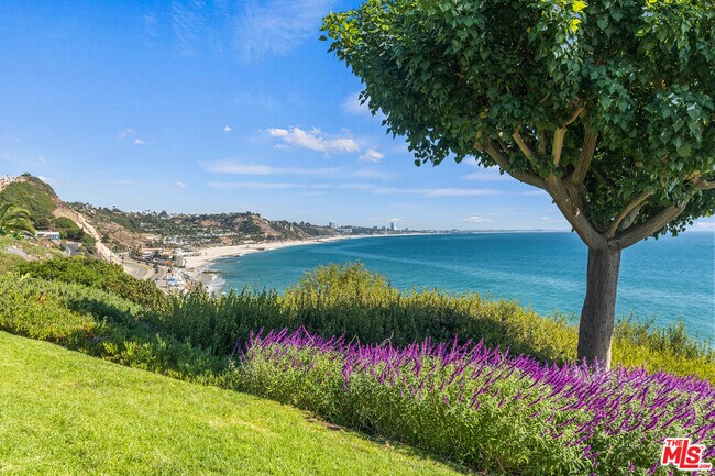 Building Photo - 17350 Sunset Blvd