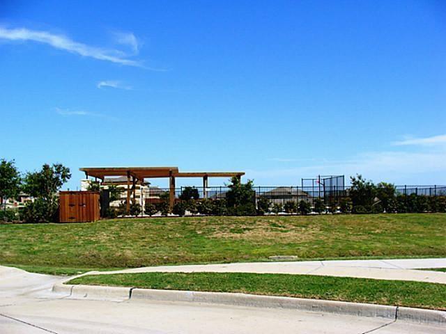 Building Photo - 621 Chestnut Ct