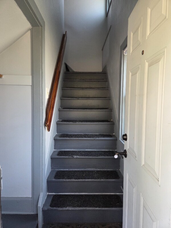 Building Photo - 2 Grandview St