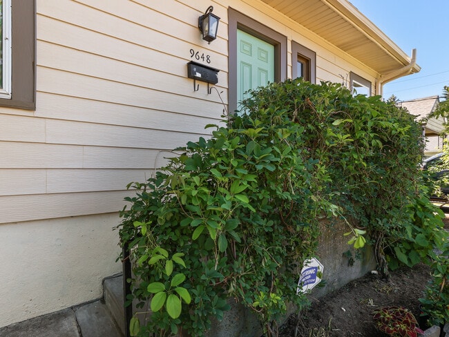 Building Photo - 9648 N Central St