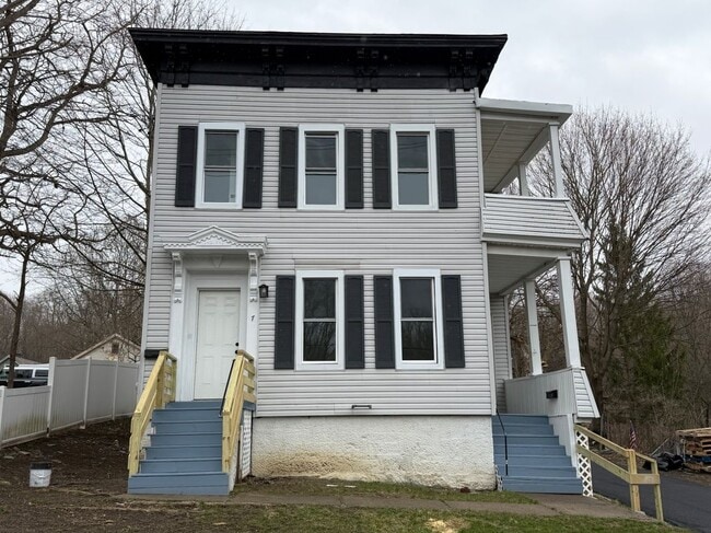 Building Photo - 7 Hewitt St