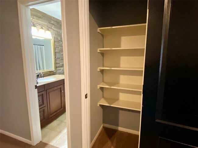 Building Photo - 2827 Mustang Hill Ln