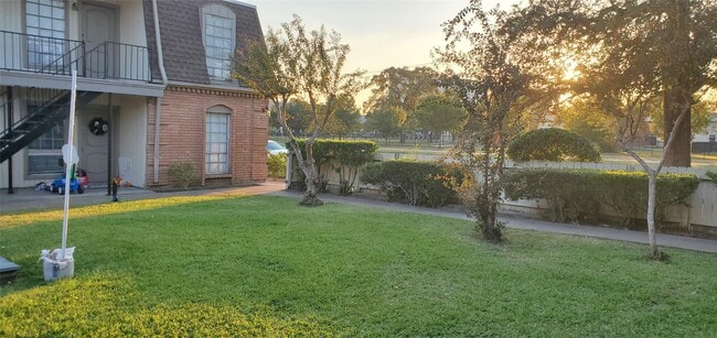 Building Photo - 1220 Shadowdale Dr