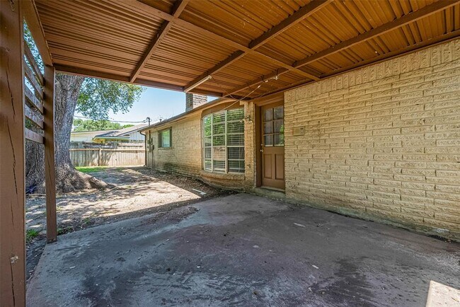 Building Photo - 10610 Plainfield St