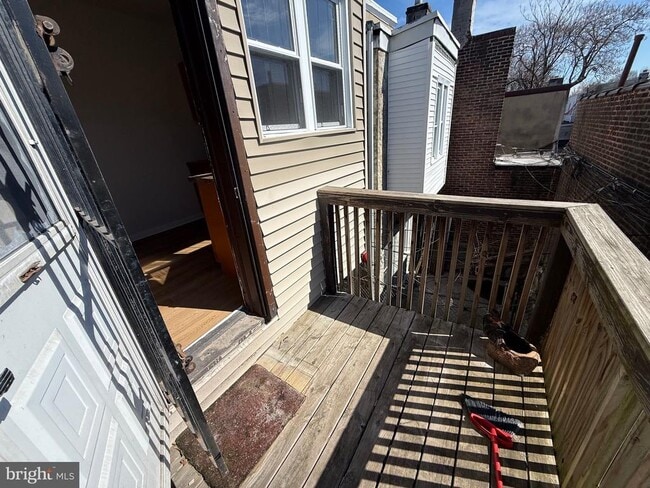 Building Photo - 5052 Wayne Ave