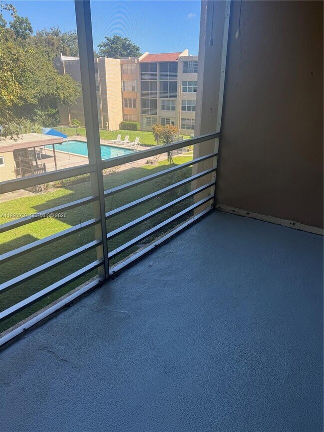 Building Photo - 9450 Live Oak Pl