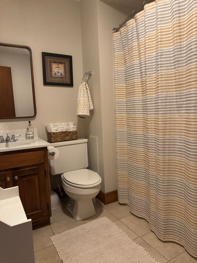 Building Photo - Short Term- 2 bedroom condo in Quechee- Fu...