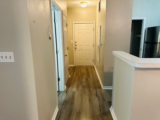 Building Photo - Beautiful Condo in Mount Pleasant!