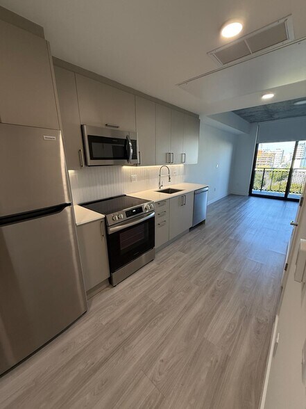 Building Photo - 1930 NW 1st Pl