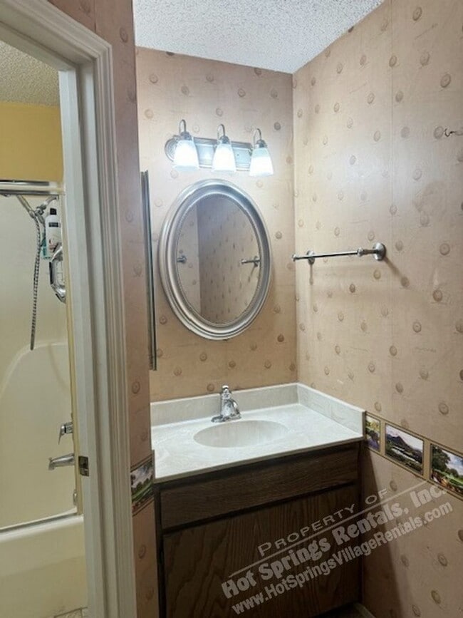 Building Photo - LaCoruna Courts | Townhome | Unfurnished