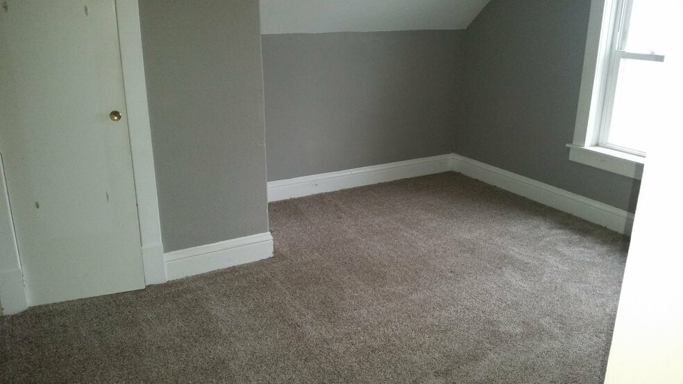 Building Photo - 211 10th Ave N