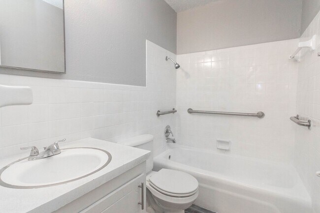 Building Photo - Move-In Special No Deposit HURRY ENDS SOON!!