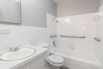 Building Photo - Remodeled units AVAILABLE NOW! Leasing fast!!!