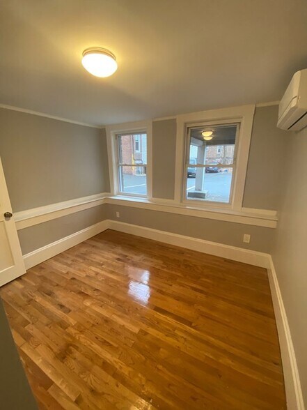 Building Photo - 190 Kelton