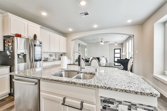 Building Photo - 15775 Cairnwell Bend Dr