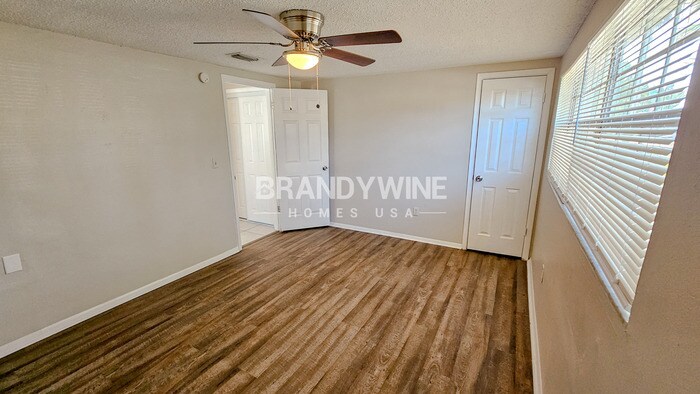 Building Photo - 6135 Seabreeze Dr