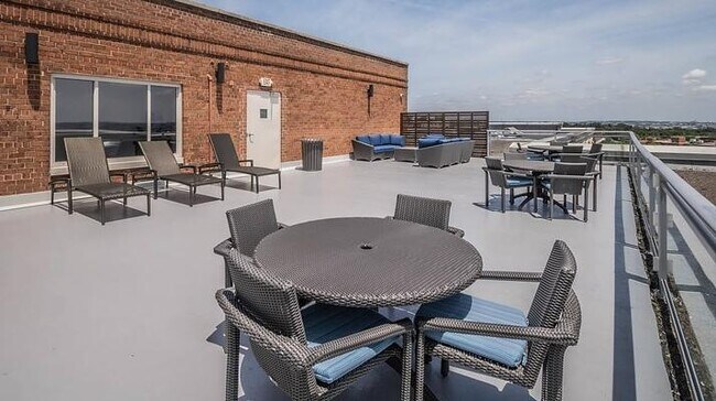 Building Photo - 1200 S Courthouse Rd