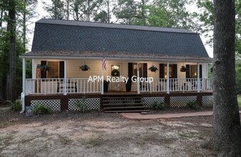 Building Photo - Private Country Feel Close to Downtown Chapin