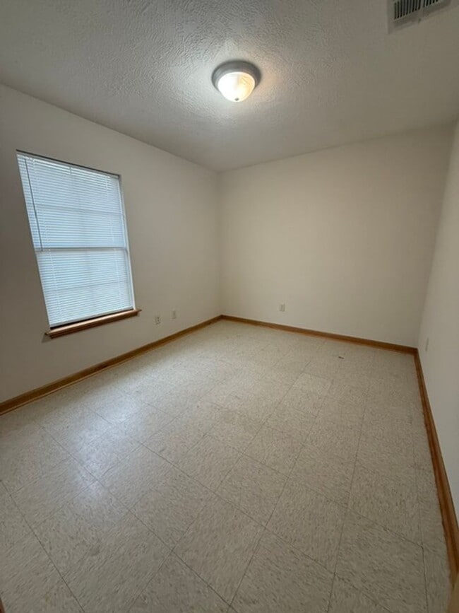 Building Photo - 2220 N Malcolm St