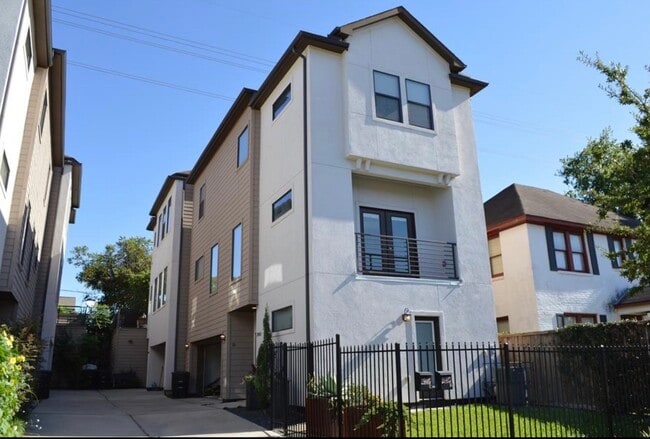 Building Photo - 2805 Blodgett St