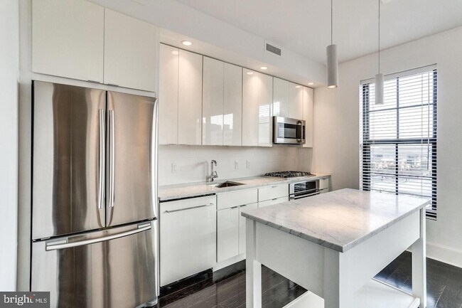 Building Photo - 1011 M St NW