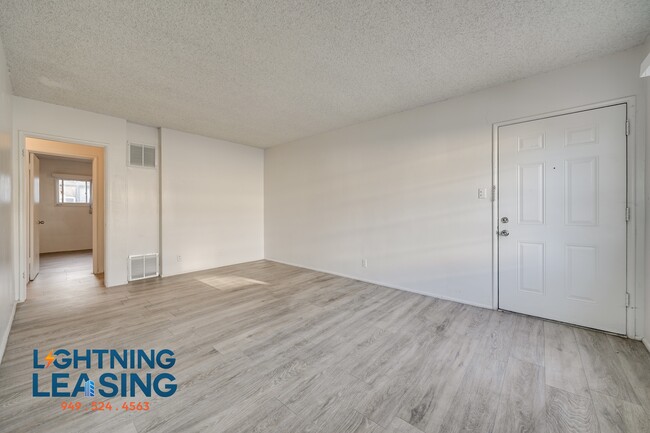 Building Photo - 14753 1/2 Vanowen-4B