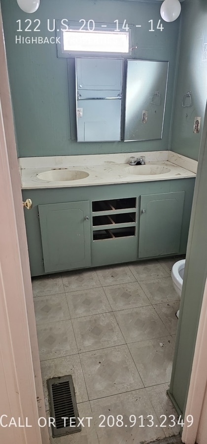 Building Photo - 122 US-20