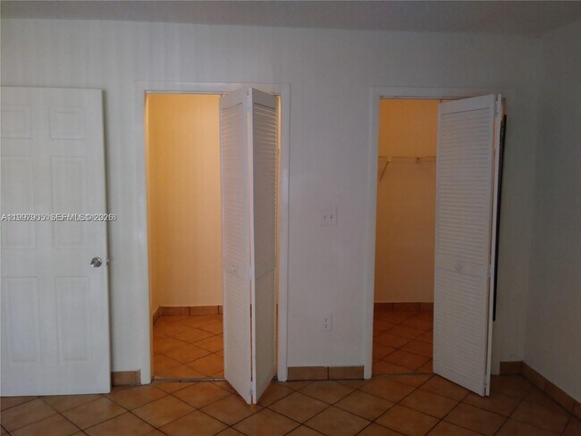 Building Photo - 12120 NE 6th Ave