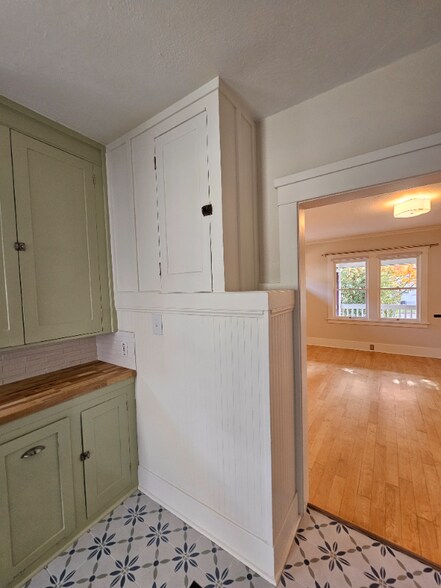 Building Photo - 3265 NE Alberta St