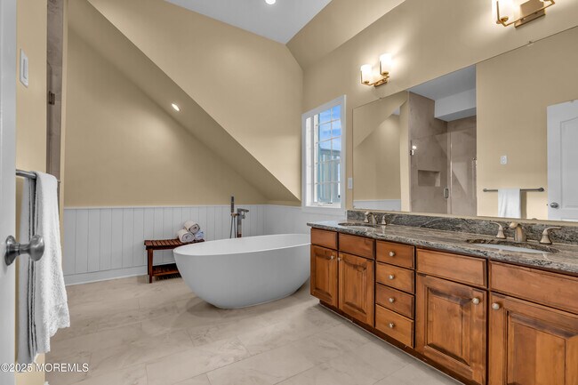 Building Photo - 2 Tradewinds Ln