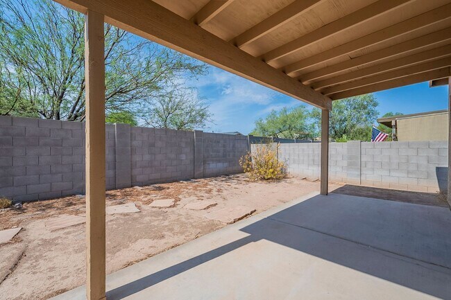 Building Photo - Spacious 3-Bed Tucson Rental with Garage &...