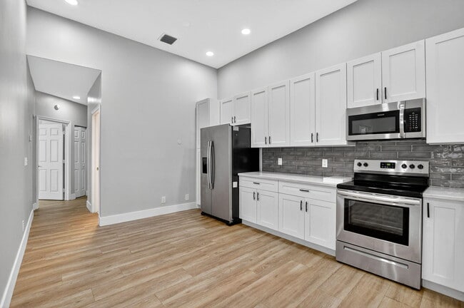 Building Photo - 851 NW 42nd Pl