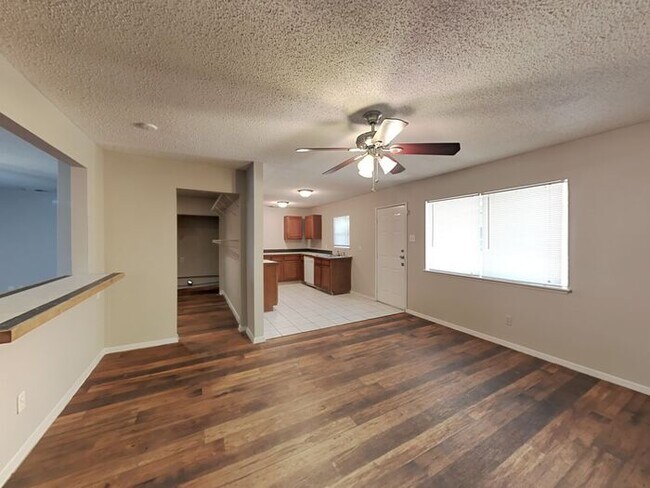 Building Photo - No Application Fee* Plus $250 Off First 2 ...