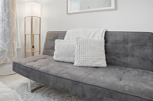 Building Photo - 1408 E Ridgewood St