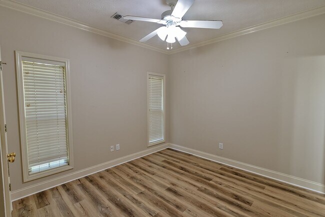 Building Photo - 55 Hickory Ln