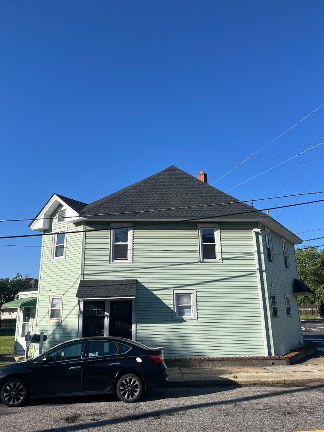 Building Photo - 503 N Delaware St