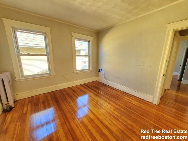 Building Photo - 623 Fellsway