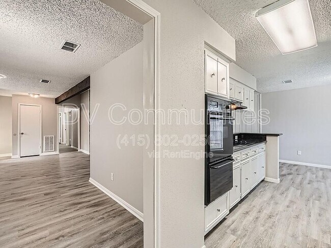 Building Photo - 16310 Cavendish Dr