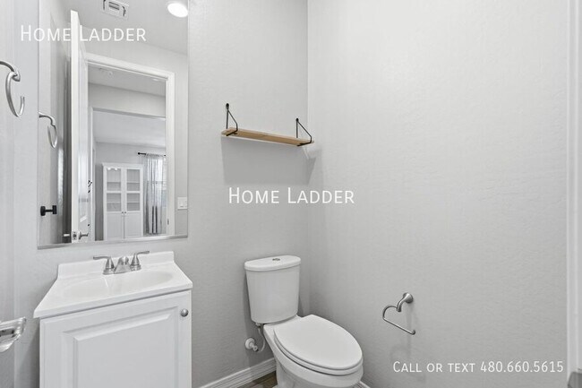 Building Photo - 9504 E Theia Dr