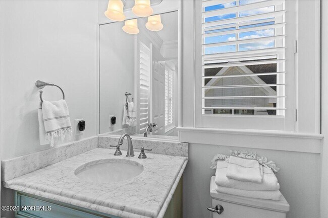 Building Photo - 1200 Bay Ave