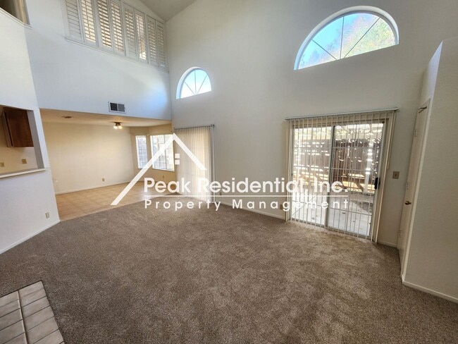 Building Photo - A Very Nice Lincoln 3bd/2ba House with 2-Car Garage