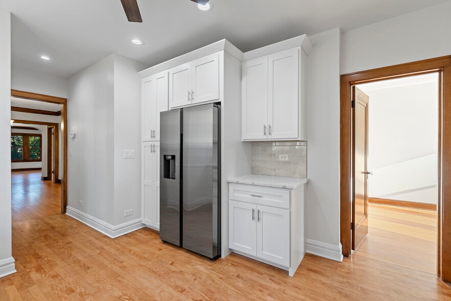 Building Photo - 5851 N Virginia Ave