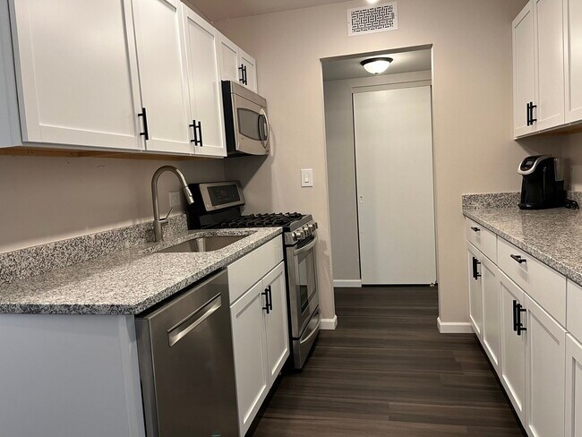 Building Photo - 5101 Carriage Way Dr