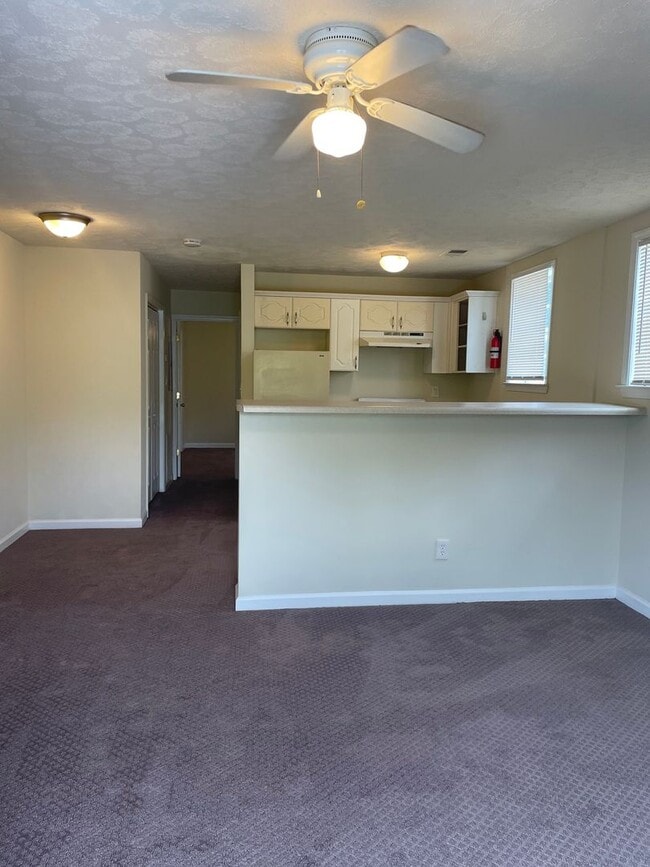 Building Photo - 5913-5913 Peco Ln