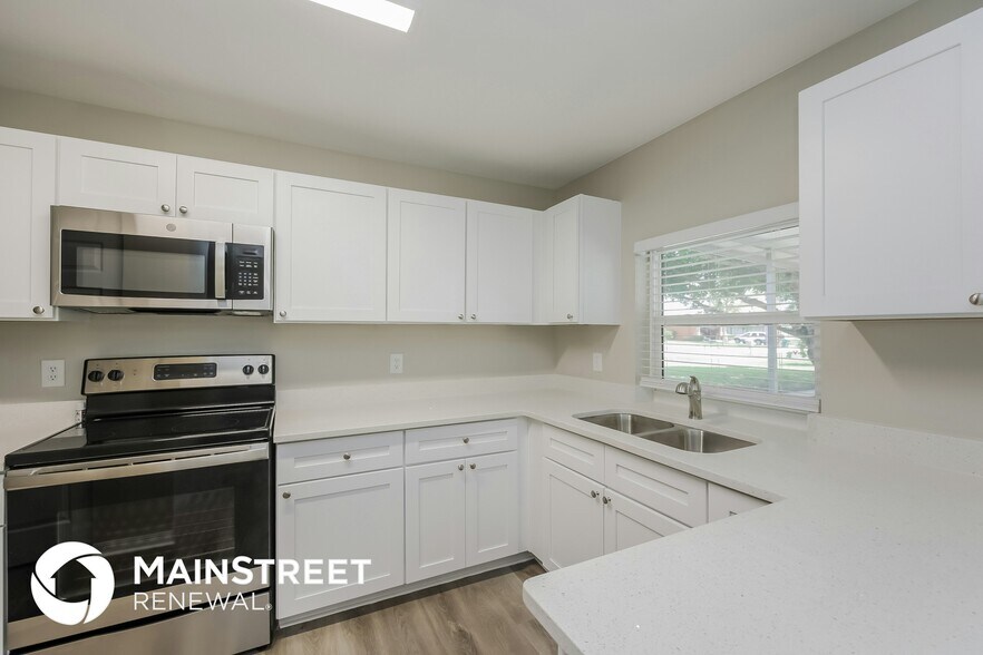 Building Photo - 2016 SE 9th Terrace