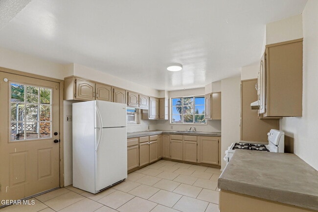 Building Photo - 1105 N Clark Dr