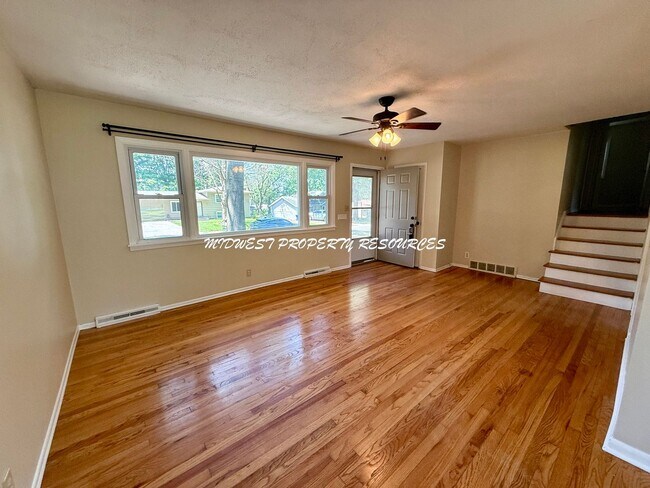 Building Photo - Spacious Home 3 Bedroom w/Fin basement for...