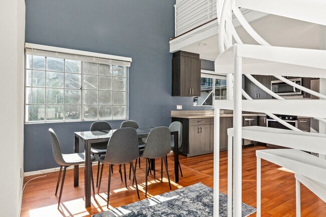 Building Photo - 10777 Ashton Ave