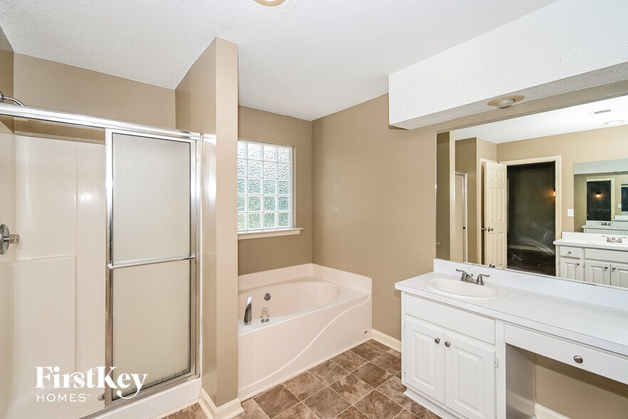 Building Photo - 5802 Millers Pond Ln