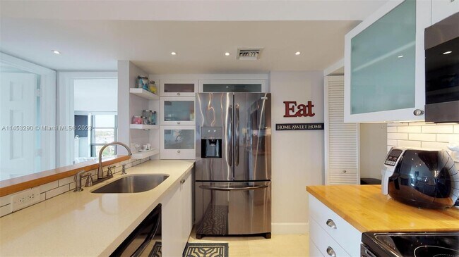 Building Photo - 77 Crandon Blvd